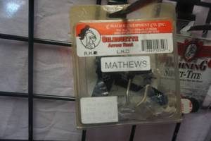 lot 110 image: Cavalier Equipment Silhoutte Arrow Rest With Bohning Shaft Tite Arrow Shaft Holder