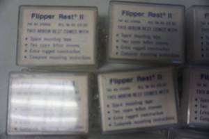 lot 134 image: 10 - Flipper Rest II Folding Arrow Rests