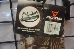 lot 137 image: .30.06 Outdoors Model BW-1 Camo Compound Bow Wrapper