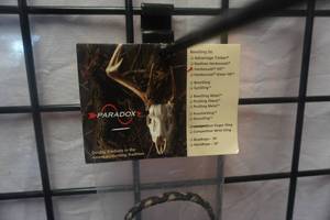 lot 113 image: Paradox Brand Camo Bow Wrist Sling