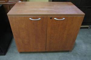 lot 10 image: Shelved Cabinet Unit