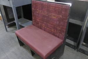 lot 12 image: Comfortable Bench