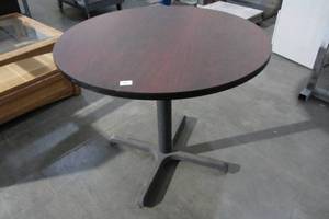lot 21 image: Sturdy Round Table w Four Footed Base