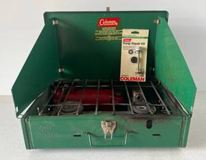 lot 3 image: Vintage Coleman Model ( 425E ) Two Burner Camp Stove