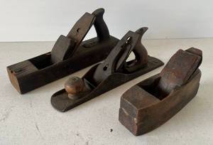 lot 9 image: Three Vintage Wood Planes