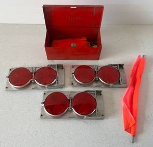 lot 10 image: Group Of Roadside Emergency Items Including Vintage Anthes Reflectors And More