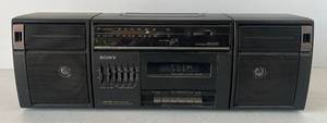lot 21 image: Vintage Sony Boom Box