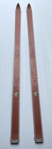 lot 84 image: Vintage 1950s Northland Commander Hickory Skis 80