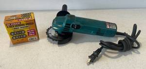 lot 119 image: Makita Model 9514B 4 Disk Grinder With Chainsaw Wheel And 10 Pack Of 4 Grinding Wheels For Metal (NIB)