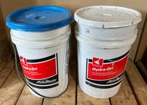 lot 155 image: Two 5 Gallon Buckets Of Sand ( Great The Winter Time In Back Of Pickup )