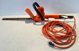 lot 168 image: Black & Decker 6 Electric Hedge Trimmer ( Works )