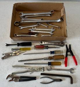 lot 195 image: Group Of Misc. Tools Including Craftsman , Snap-On And More