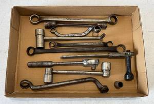 lot 196 image: Group Of Vintage Misc. Tools