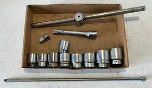 lot 233 image: Group Of 34 Craftsman, Proto, Sk Sockets And 23 14 38 Extension