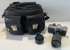 lot 298 image: Vintage Cannon FTB QL 35MM Camera With Lens And Case