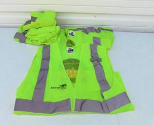 lot 22 image: Lot of 7 Safety Vests
