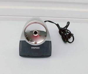 lot 26 image: Staples Electric Pencil Sharpener