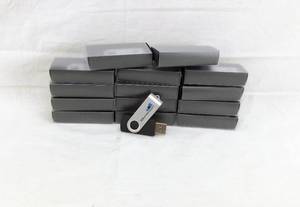 lot 56 image: Lot of 14 8GB Flash Drives