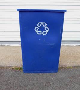 lot 79 image: Rubbermaid 3540 Commercial Recycle Bin - Tall