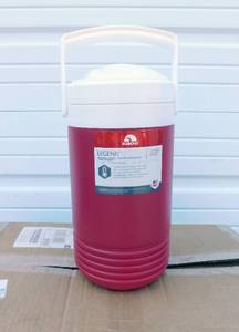 lot 103 image: Lot of 4 Igloo Legend Series 1 Gallon Beverage Coolers