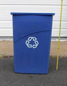 lot 104 image: Rubbermaid 3560 Commercial Recycle Bin - Tall