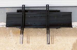 lot 8 image: Peerless SmartMount SP850 Pull-Out Swivel Wall Mount