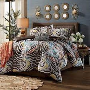 lot 47 image: Zina Comforter Set - King