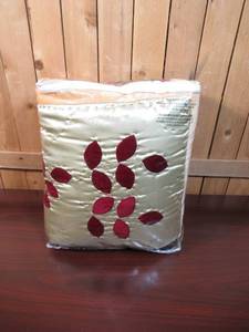 lot 4 image: Velvet Dreams Plush Velvet Quilt - King
