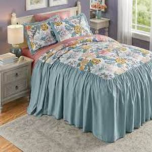 lot 5 image: Vanna Bedspread - Queen