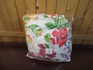 lot 8 image: Marianna Oversized Quilt - King