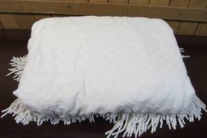 lot 13 image: Emily Floral Chenille Bedspread - White - Queen