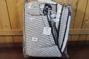 lot 17 image: Charlotte Oversized Quilt - King