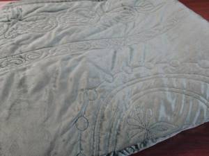 lot 41 image: Delphine Oversized Velvet Quilt - FullQueen