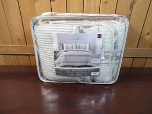lot 102 image: Farmhouse Stripe Reversible Quilt & Sham Set - Lush Dcor - Queen