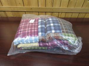 lot 104 image: Lancaster Oversized Quilt - FullQueen