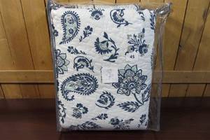lot 107 image: Marietta Oversized Quilt - King 108 x 96