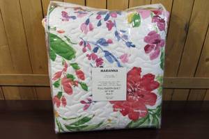 lot 112 image: Marianna Oversized Quilt - FullQueen Size