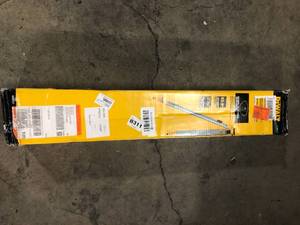 DEWALT Construction Tripod for Laser Level   Customer Returns See Pictures