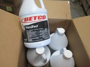 Case of 4-Gallon Jugs Betco VersiFe...