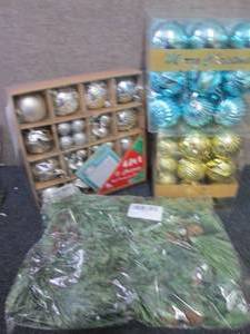 3 pks Christmas Ball Ornaments, Pin...