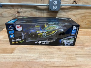 lot 11 image: MAISTO TECH Street Series RC Car #9