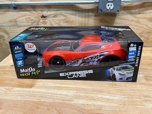 lot 12 image: MAISTO TECH Street Series RC Car #32
