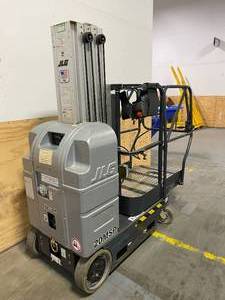 lot 1 image: JLG 20MSP Scissor Lift