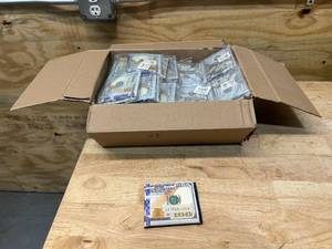 lot 51 image: Lot of 84- Wallets- $100 Bill Design