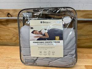 lot 52 image: BROYHILL 48 x 72 Weighted Blanket