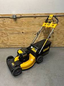 lot 29 image: DEWALT 20V MAX 21.5 in. Battery Powered Walk Behind Self Propelled Lawn Mower with (2) 6Ah Batteries (no charger)