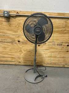 lot 40 image: LASKO 16 in. 3 Speeds Pedestal Fan in Gray with Adjustable Height, Oscillating