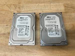 lot 88 image: WESTERN DIGITAL WD3202ABYS-01B7A0 - 320GB 7.2K RPM SATA 3.5 Hard Disk Drive (HDD) and WD3200AAKS-00B3A0 320GB 7200RPM SATA 3Gbs 16MB Cache 3.5-inch Hard Drive