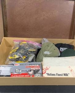 lot 16 image: New Ulm Metal lid Box w contents