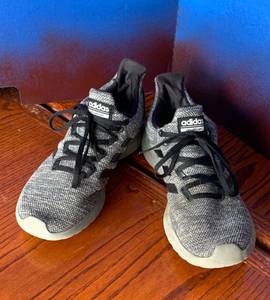 lot 24 image: Adidas Cloud Foam 8.5